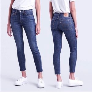 LEVI'S Wedgie Skinny Jeans Raw Hem Medium
Wash